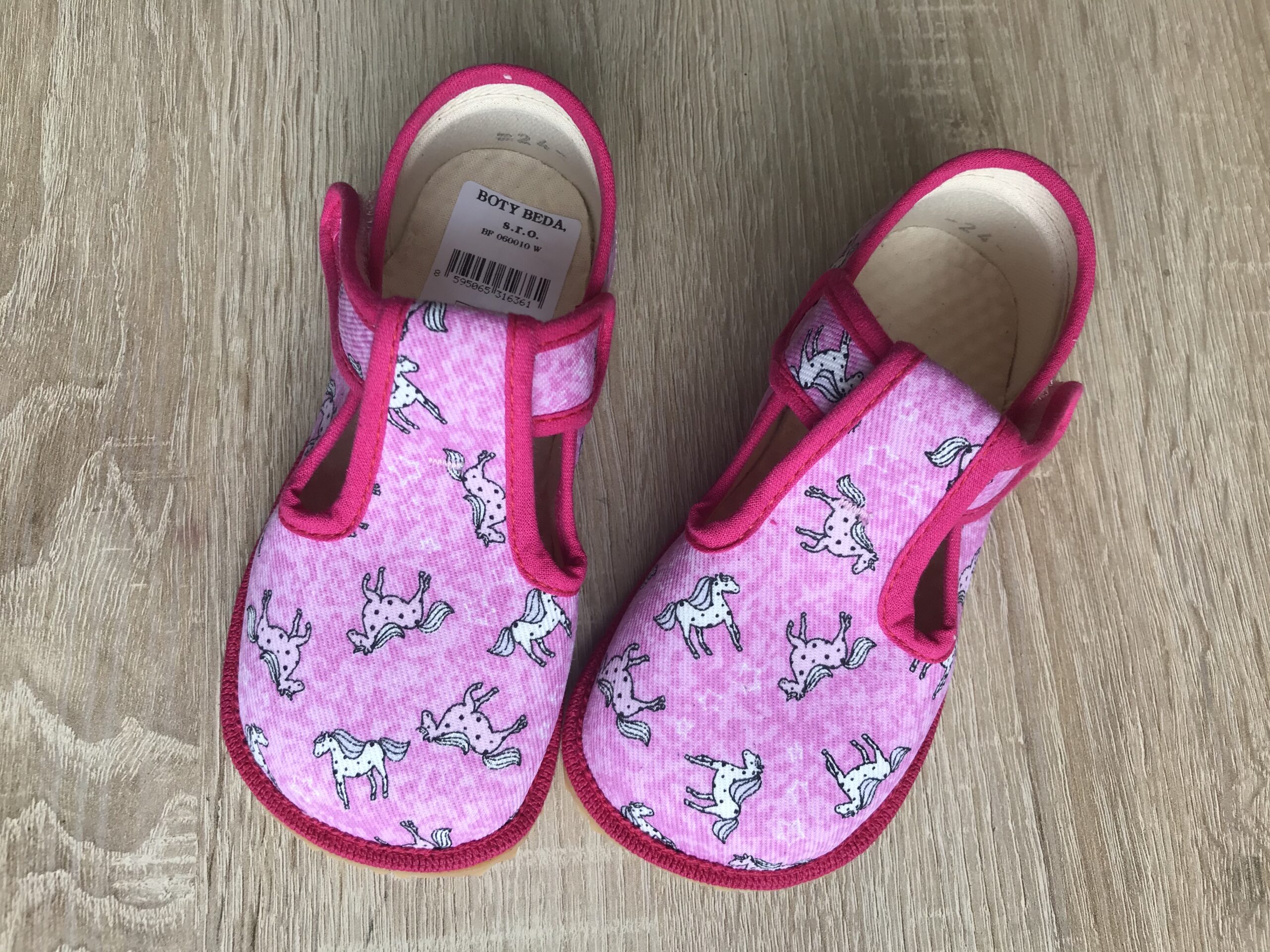 Beda Pink Unicorn indoor shoes - Mugavik Barefoot