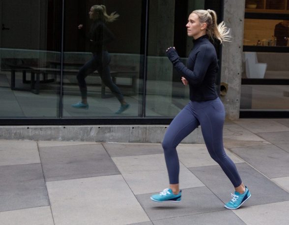 Xero Shoes Forza Runner helesinised valged paelad jooksutoss naistele paljajalujalanõud