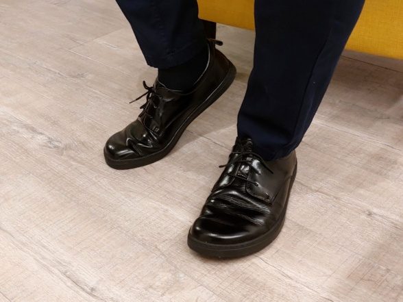 Peerko Smart Boss üleni mustad nahast paeltega kingad paljajalujalanõud