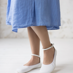 Shapen Tulip White all-white barefoot ballet flats made of high-quality leather.
