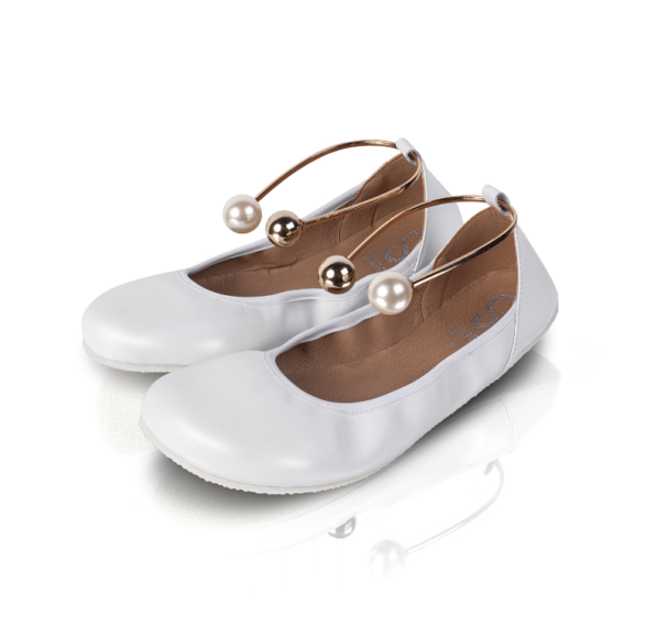 Shapen Tulip White all-white barefoot ballet flats made of high-quality leather.