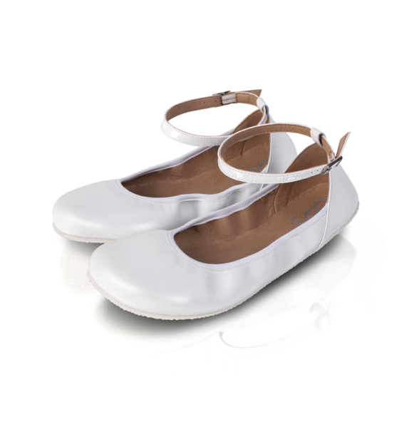 Shapen Tulip White all-white barefoot ballet flats made of high-quality leather.