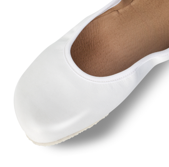 Shapen Tulip White all-white barefoot ballet flats made of high-quality leather.