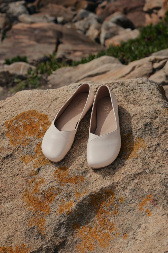 Shapen Peony Beige classic leather barefoot ballet flats