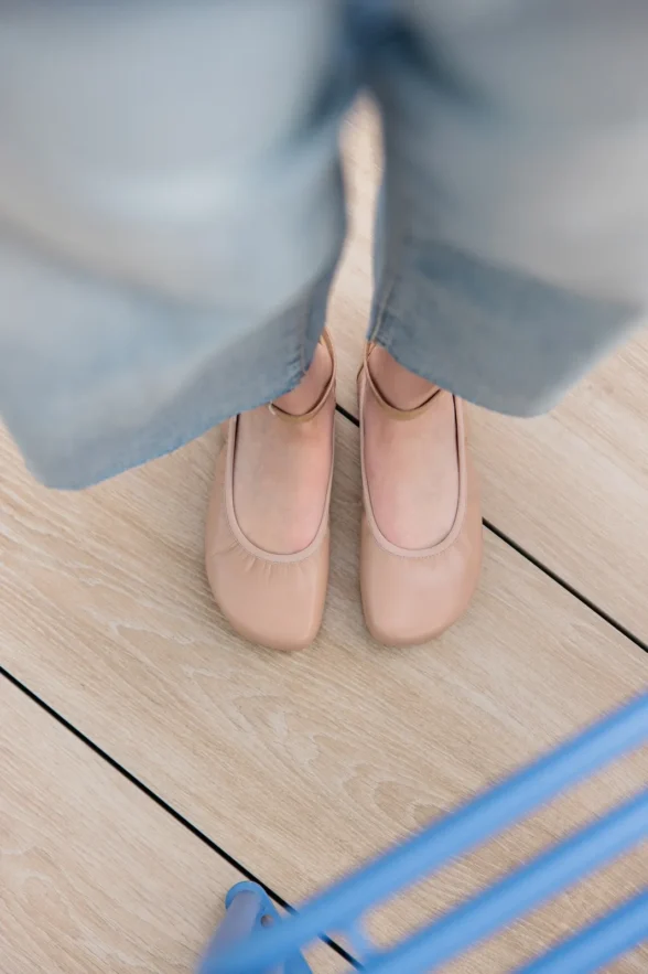Shapen Tulip 3.0 Regular Beige are beige barefoot ballerinas made from natural leather.