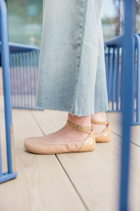 Shapen Tulip 3.0 Regular Beige are beige barefoot ballerinas made from natural leather.
