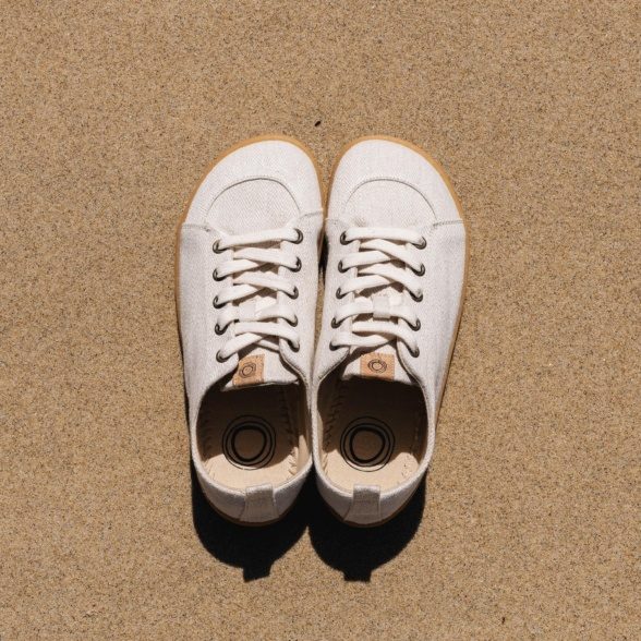 Mukishoes Sand vegan-friendly barefoot sneakers made from natural materials.