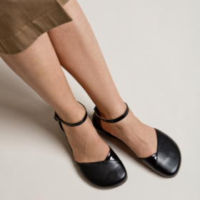Shapen Poppy black classic all-black barefoot sandals for women.