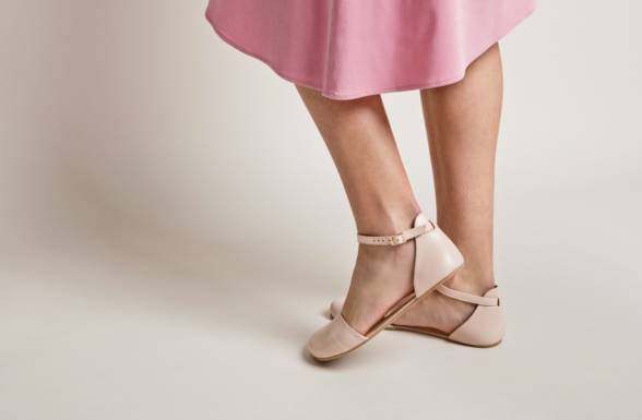 Shapen Poppy beige timeless design barefoot sandals for women made of high-quality leather.