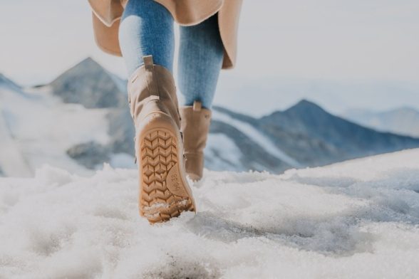 be lenka snowfox pruuni värvi ja sooja meriinovoodriga stiilsed ja lihtsasti jalgapandavad barefoot talvesaapad.