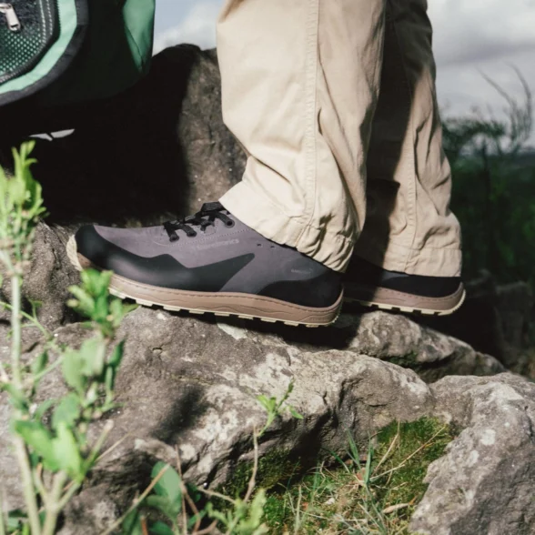 barebarics trekker dark grey maastikujalanõud on ideaalsed nii matkamiseks kui igapäevaseks kandmiseks. Kerged ja mugavad barefoot jalanõud on paeltega reguleeritavad, valmistatud kvaliteetsest nahast