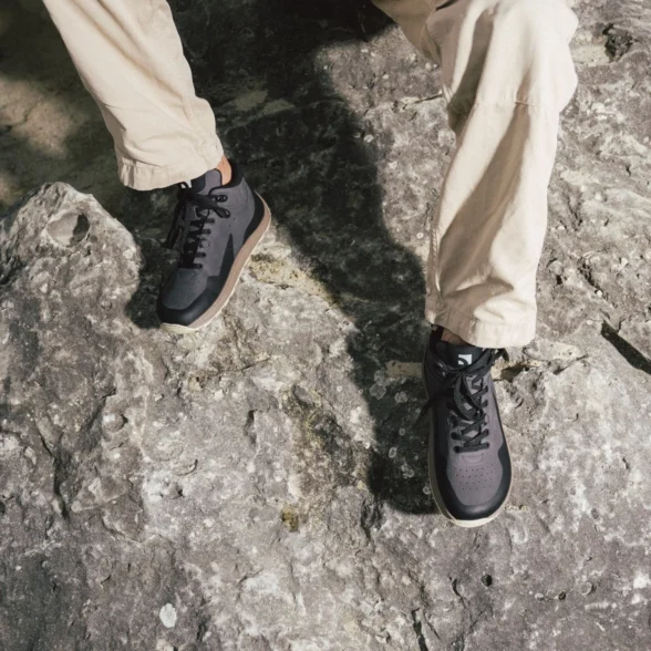 barebarics trekker dark grey maastikujalanõud on ideaalsed nii matkamiseks kui igapäevaseks kandmiseks. Kerged ja mugavad barefoot jalanõud on paeltega reguleeritavad, valmistatud kvaliteetsest nahast