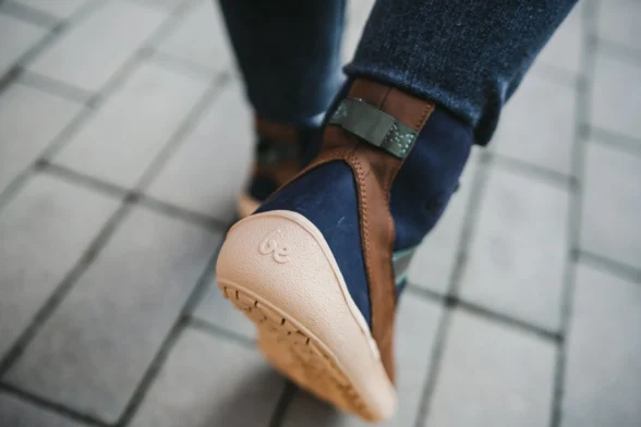 be lenka york kvaliteetsest nahast paelte ja sooja voodriga barefoot unisex talvesaapad sügava tallamustriga