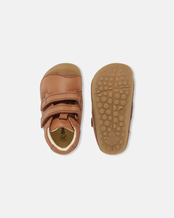 Bundgaard petit cognac on kummist tallal pruuni värvi nahast laste barefoot saapad esimesteks sammudeks