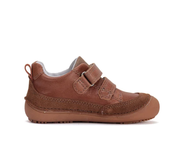 d.d.step sweetstep chocolate texas on üleni pruuni värvi nahast laste tossud krõpskinnitusega. need barefoot tossud sobivad laiale ja kõrgele jalale