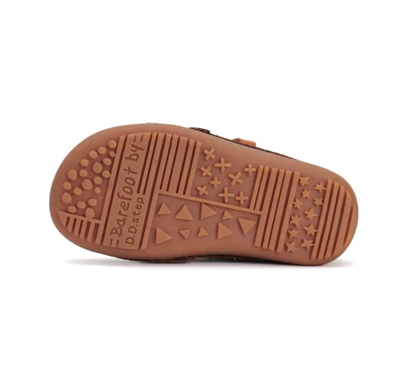 d.d.step sweetstep chocolate texas on üleni pruuni värvi nahast laste tossud krõpskinnitusega. need barefoot tossud sobivad laiale ja kõrgele jalale