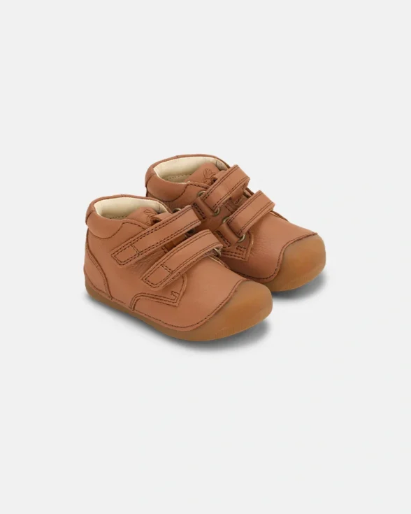 Bundgaard petit cognac on kummist tallal pruuni värvi nahast laste barefoot saapad esimesteks sammudeks