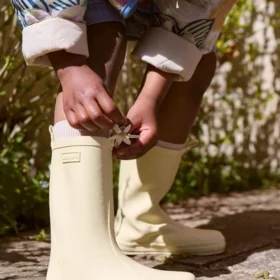 Bundgaard atlas yellow on naturaalsest kummist üleni kollast värvi laste barefoot kummikud