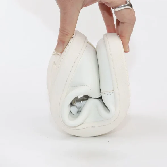 lang.s zen pure üleni valget värvi unisex barefoot tennised on valmistatud kvaliteetsest nahast.