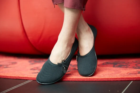 Leguano Lady Loop black ballerina shoes for women, soft and made of textile
