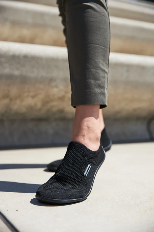 leguano scio black slip-on shoes