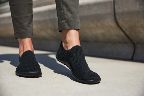 leguano scio black slip-on shoes