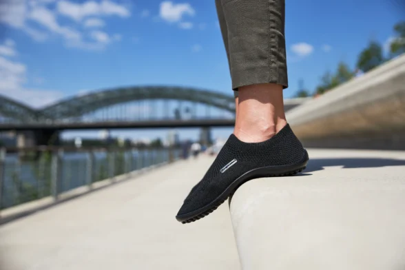 leguano scio black slip-on shoes