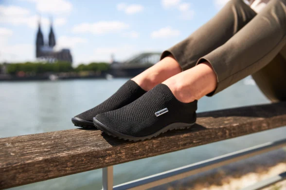 leguano scio black slip-on shoes