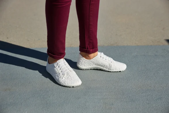 Leguano Amalfi Bianco stylish white barefoot sneakers with lace patterns