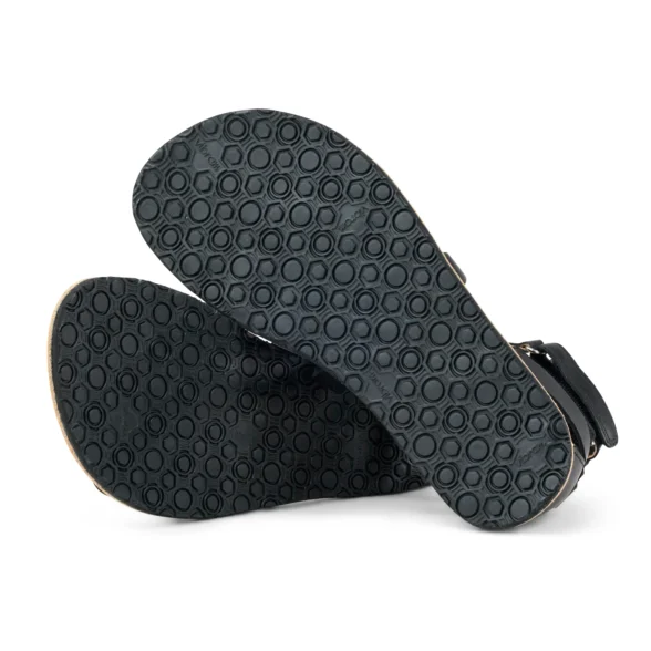 Koel aurelia musta värvi nahast barefoot sandaalidel on naturaalne korgist tald ja kinnitamiseks pahkluu ümber pannal